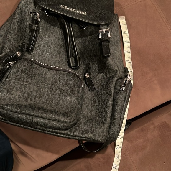 Woman’s Micheal Kors Backpack NWT - Picture 7 of 9